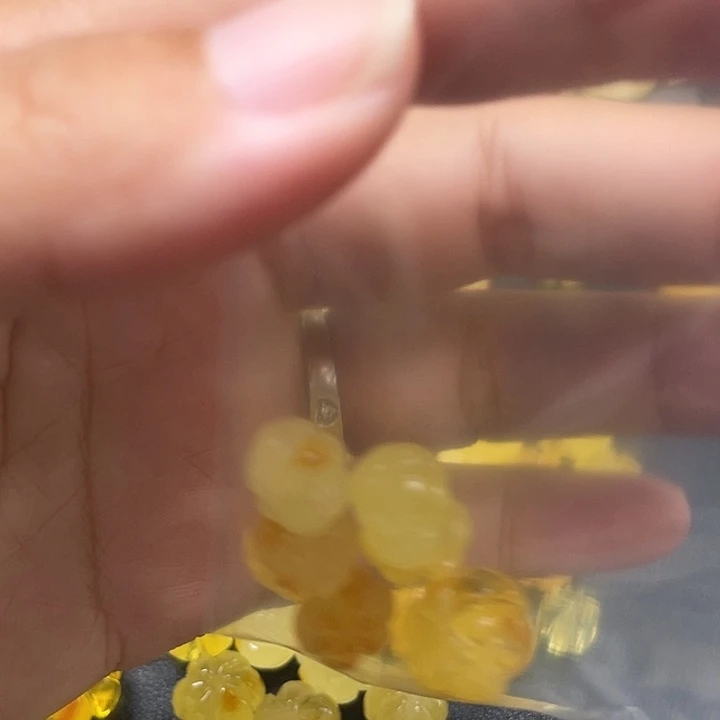 小***年裸石琥珀未镶嵌蜜蜡