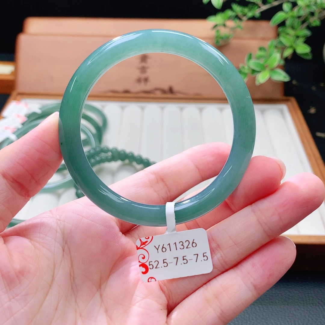 未镶嵌手镯（圆镯）翡翠