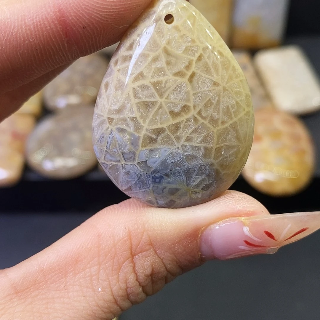 硅化玉颈饰合金霄**乖