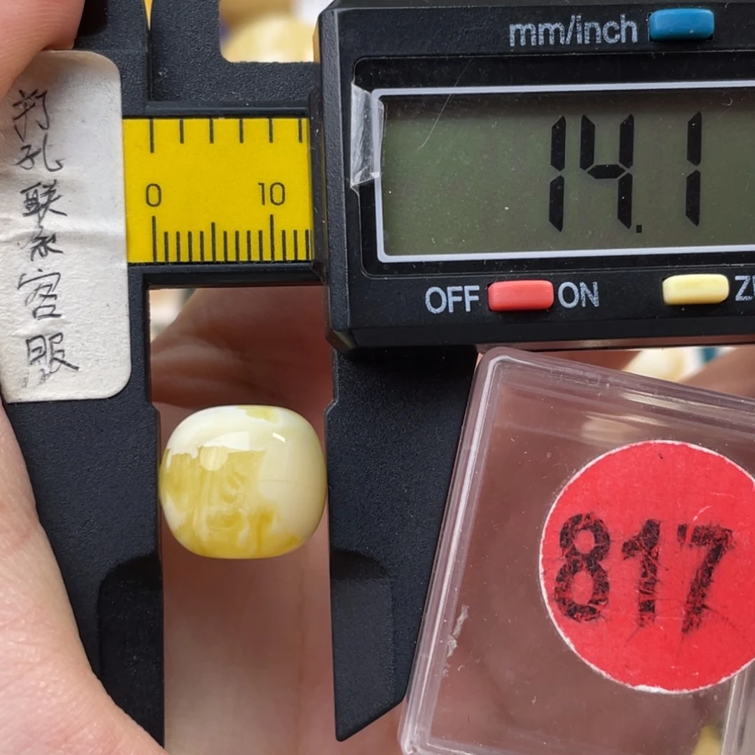 蜜蜡未镶嵌珠宝奇石