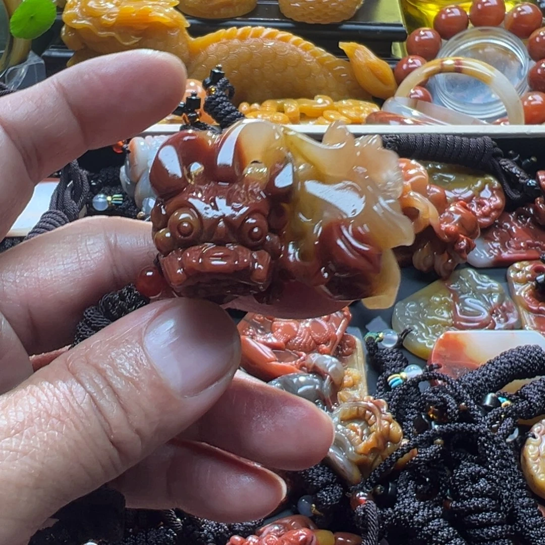 石英质玉未镶嵌颈饰