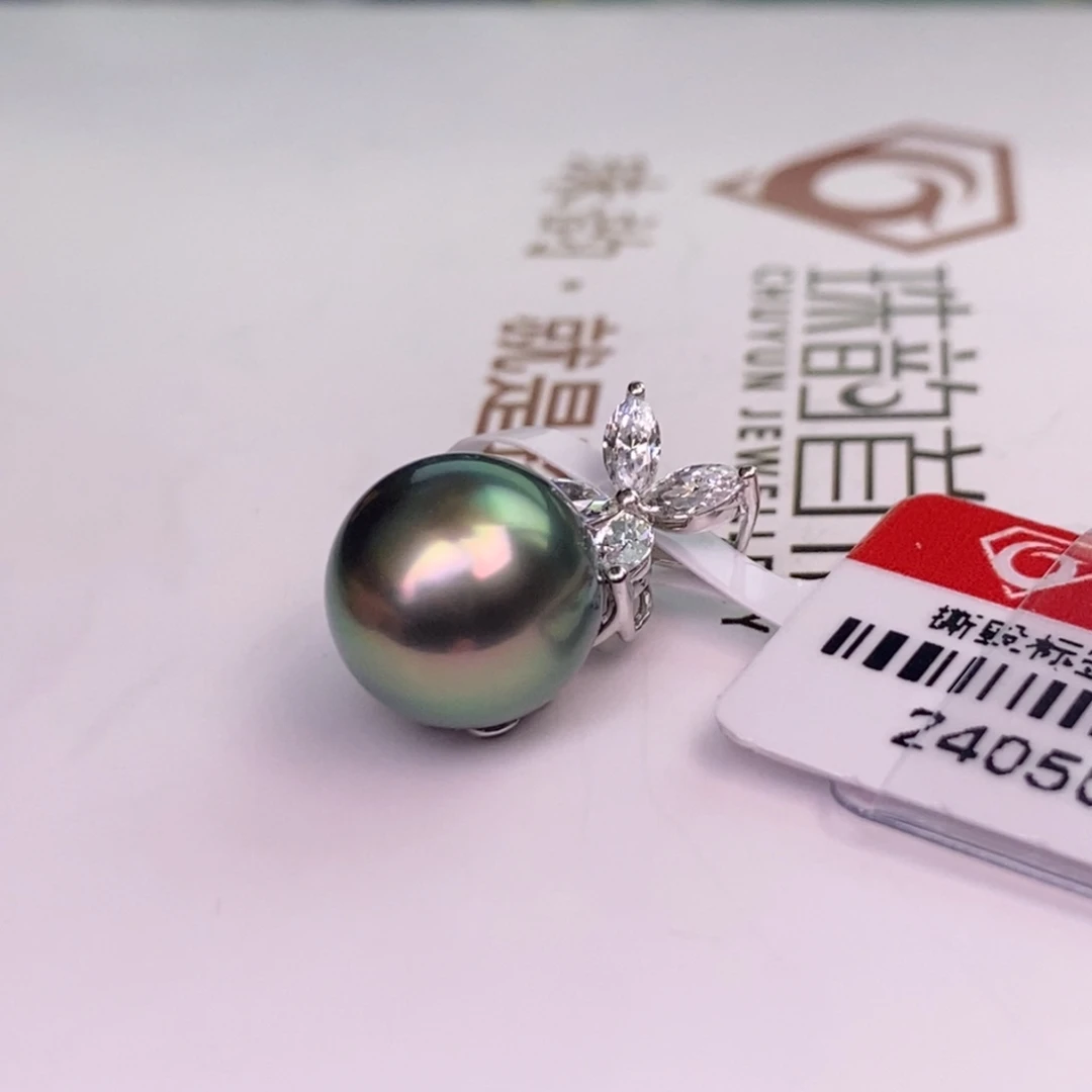 颈饰18K金镶嵌海水珍珠