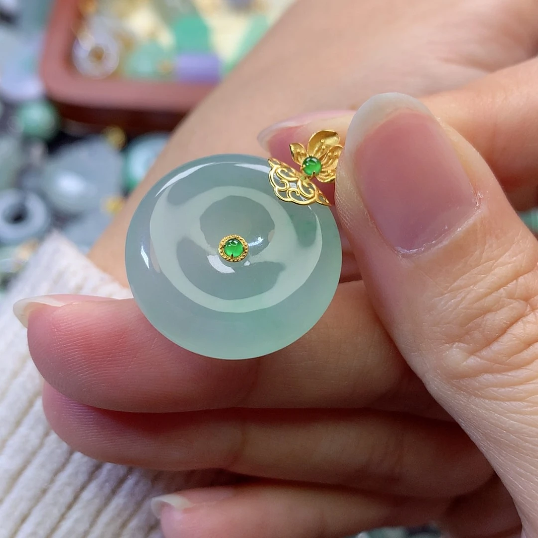【闪购商品】吊坠(赠链)18K金镶嵌翡翠