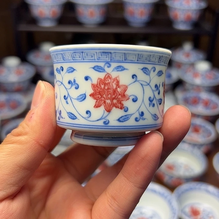 青花釉里红闻香杯活动款