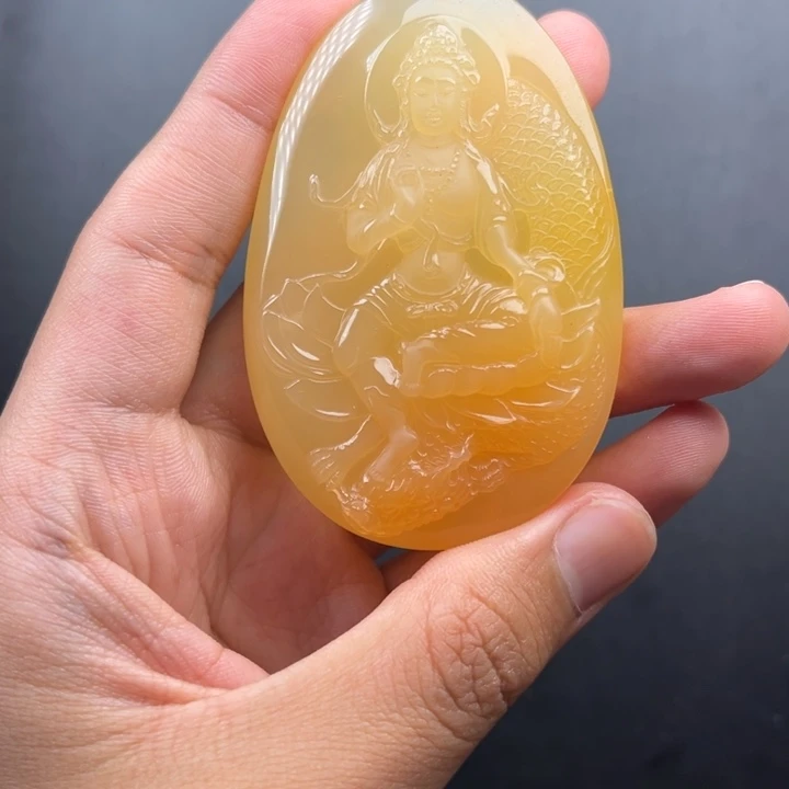 石英质玉（黄龙玉）未镶嵌颈饰