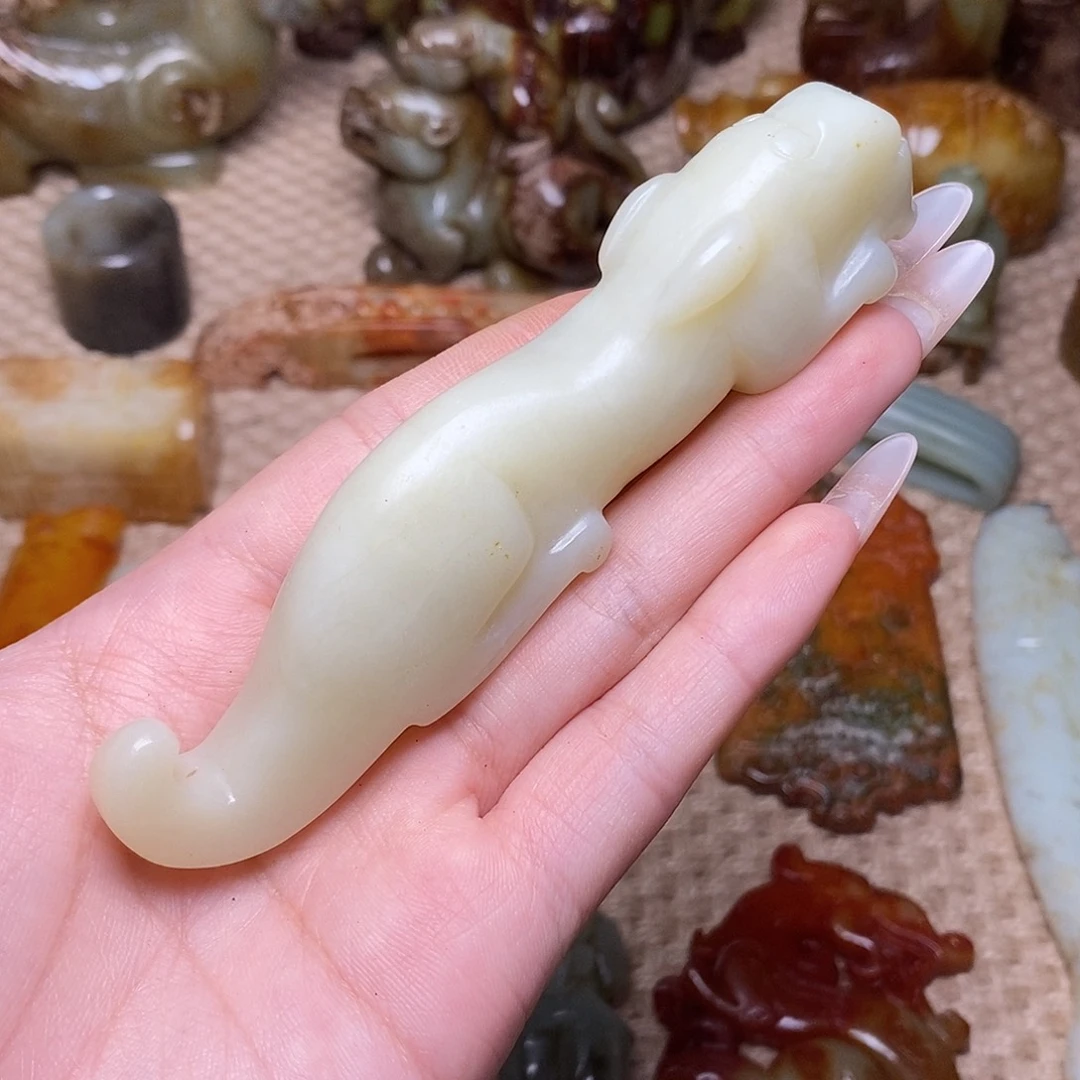 未镶嵌蛇纹石玉颈饰