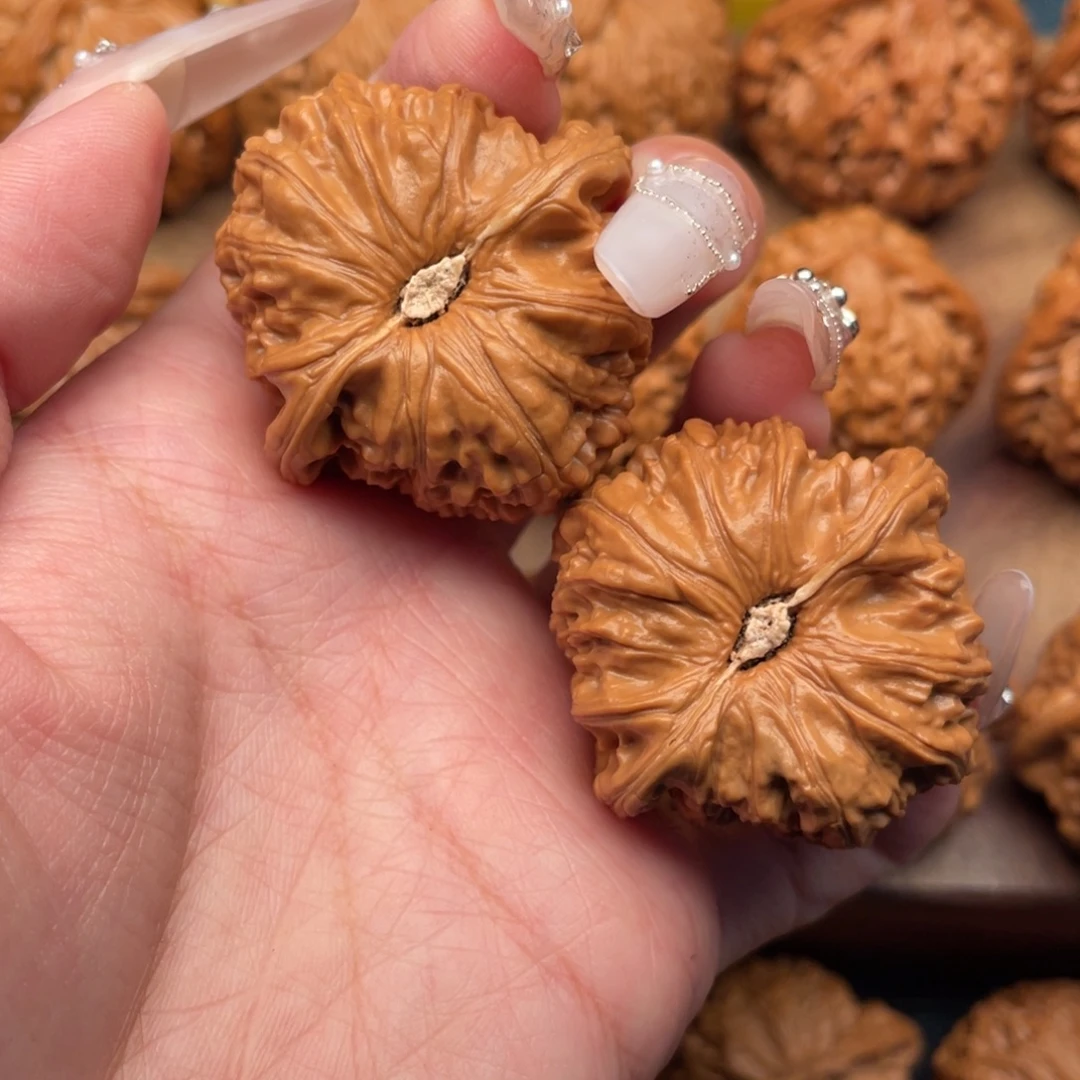 文玩核桃把件全品精配卡姿兰底球白40