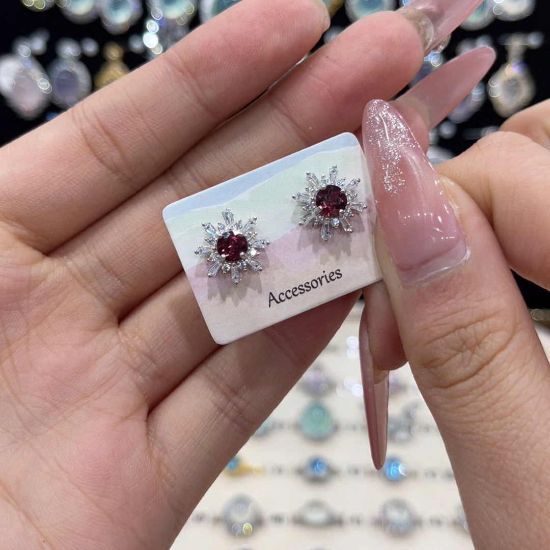 言***尽银S925镶嵌耳饰石榴石（芬达石）