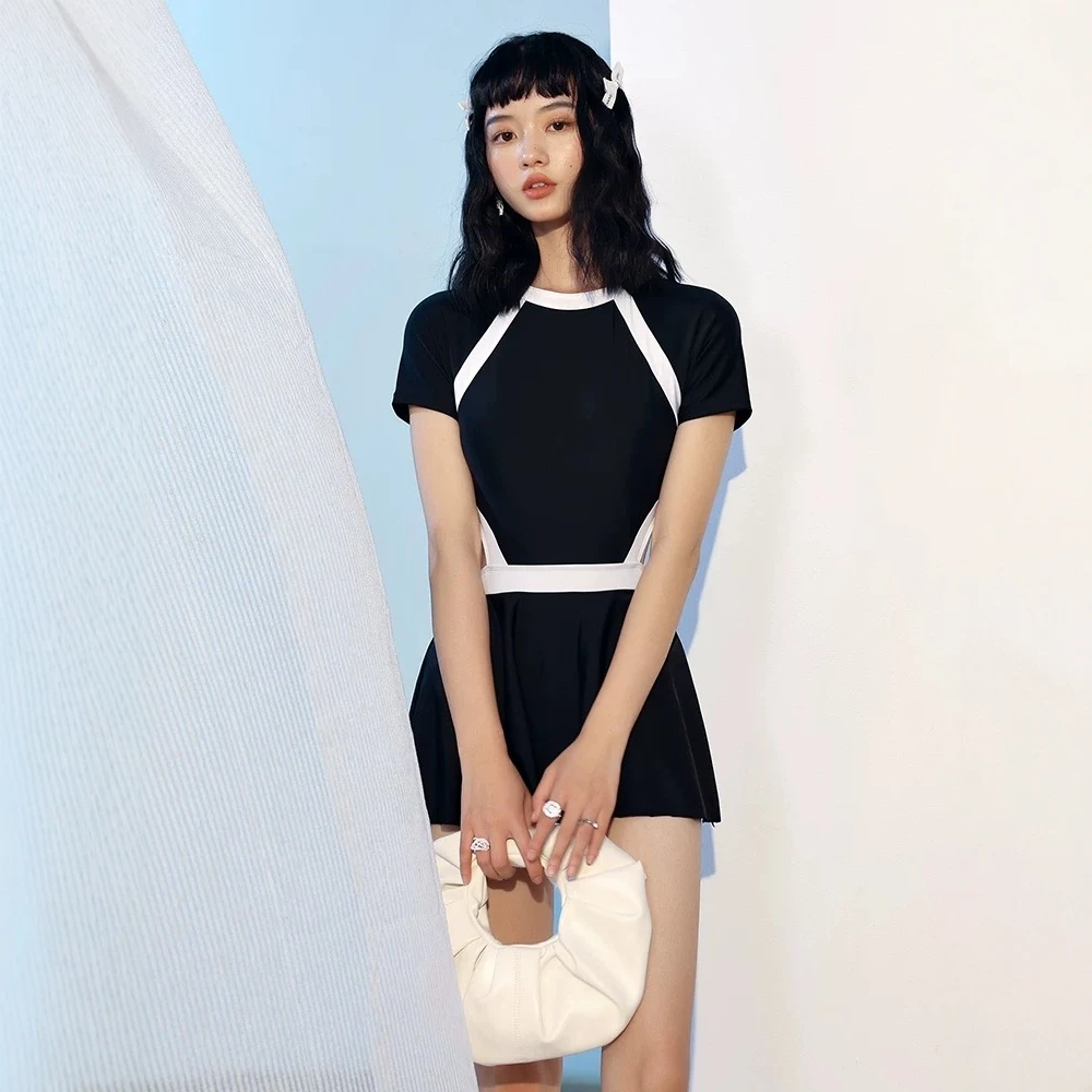 2025新款女士泳衣女连体裙式平角夏季大码显瘦聚拢泡温泉游泳衣