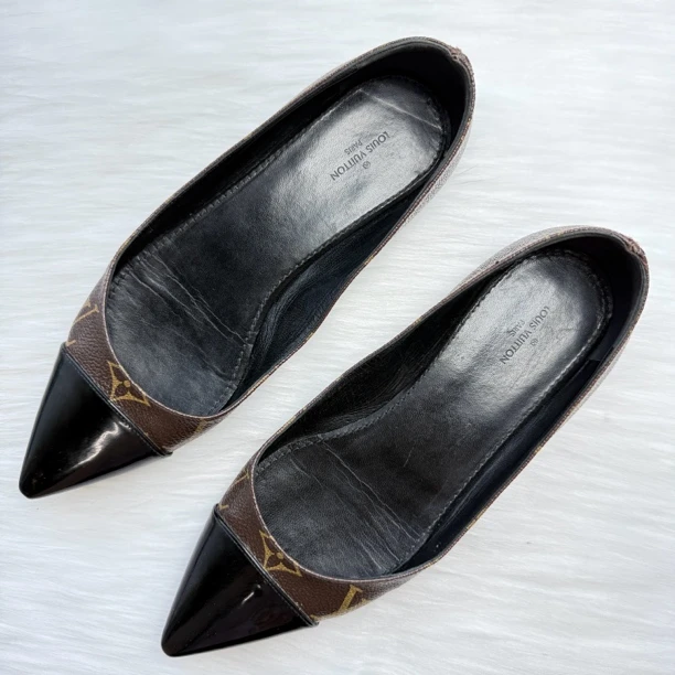 95新 LouisVuitton/路易威登 老花尖头平底鞋 37码公价8.5k j3111