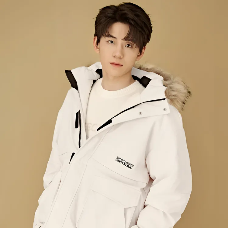 【地蛋同款】斯凯奇冬季新款连帽防泼保暖羽绒服P425U001&P425U032