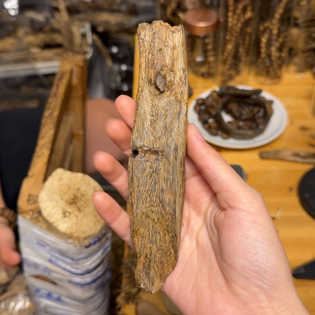 沉香碎屑沉香白棋块料25克