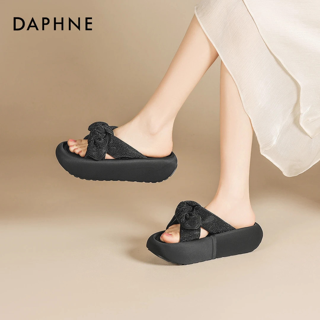 达芙妮厚底黑色一字拖鞋女2025年夏季新款外穿百搭水钻沙滩凉拖鞋