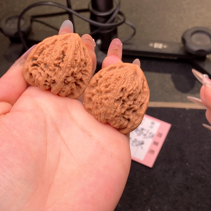 文玩核桃把件38号38南疆石