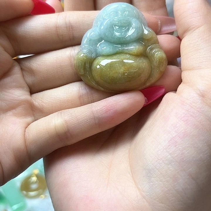 翡翠未镶嵌颈饰肚里藏佛