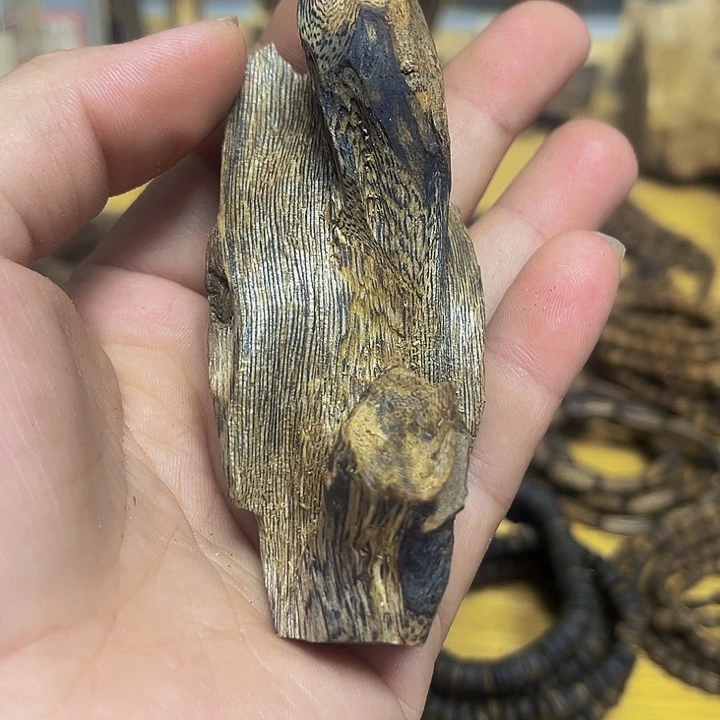 沉香碎屑沉香L****g红骨凹身