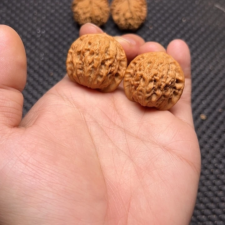 文玩核桃吊坠小狮子