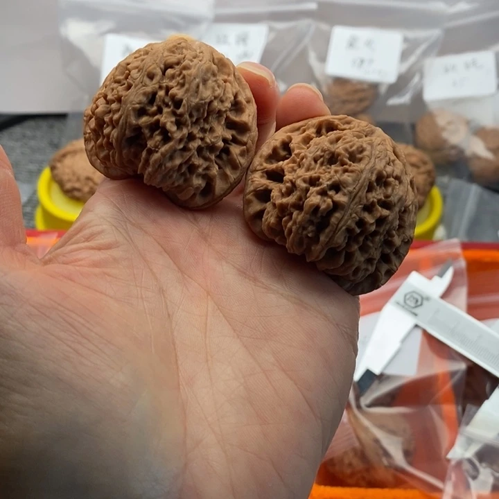 黔***楠吊坠文玩核桃44南疆石