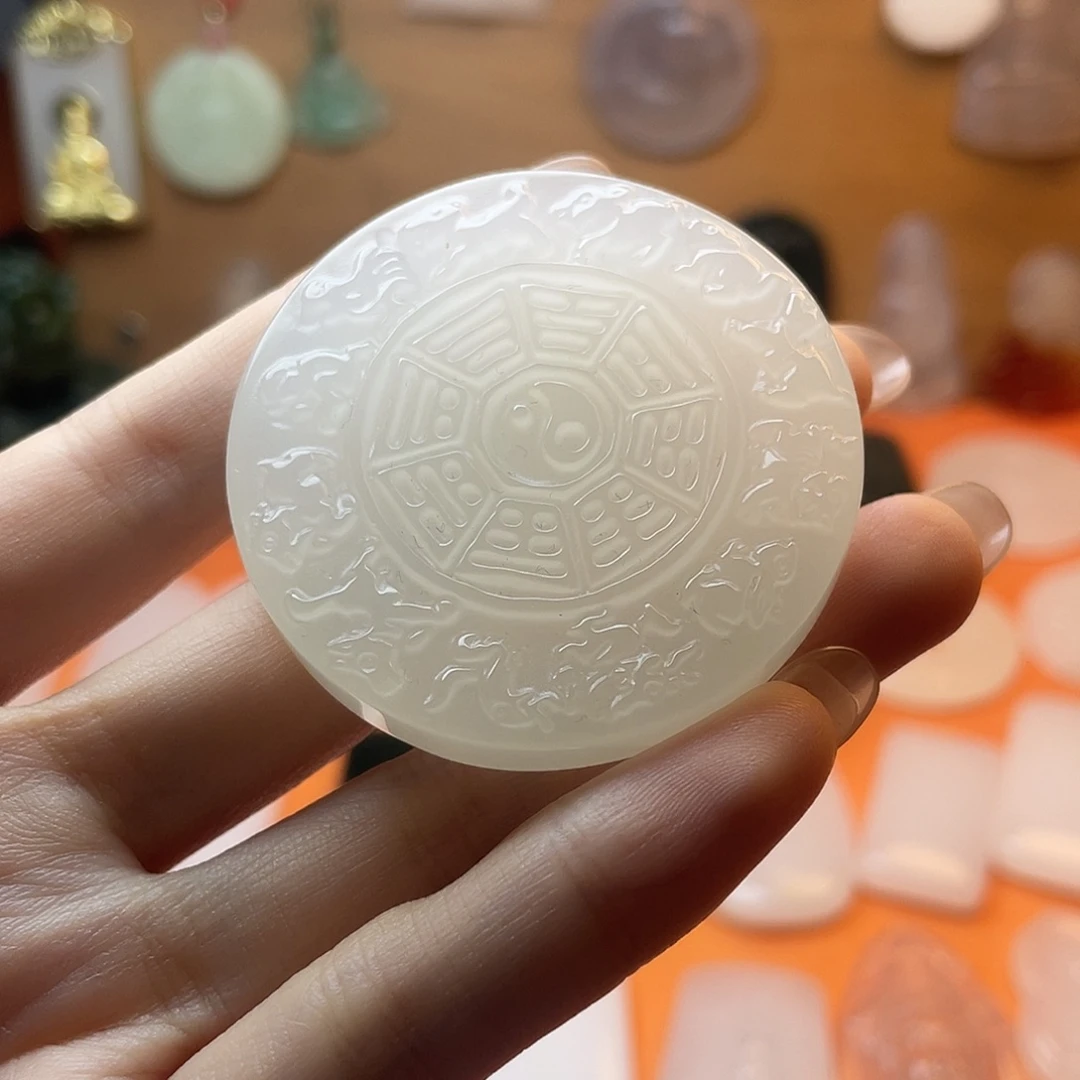 石英质玉未镶嵌颈饰金丝玉