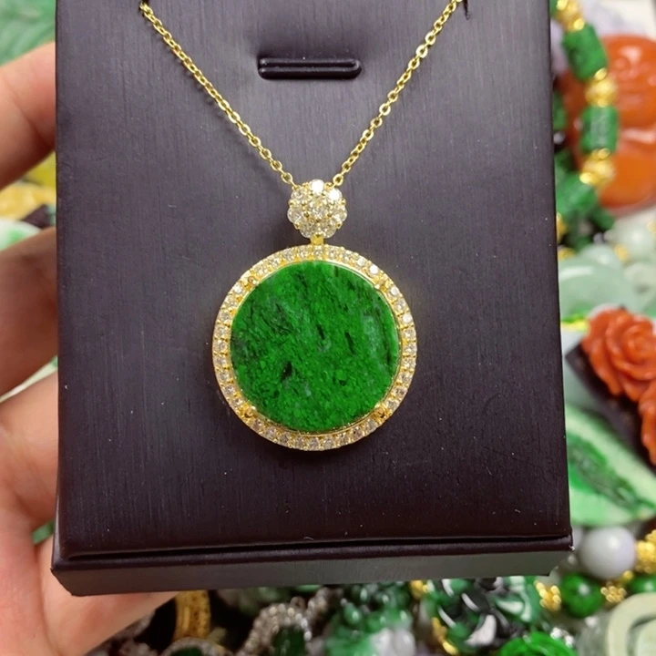 翡翠未镶嵌吊坠(赠链)