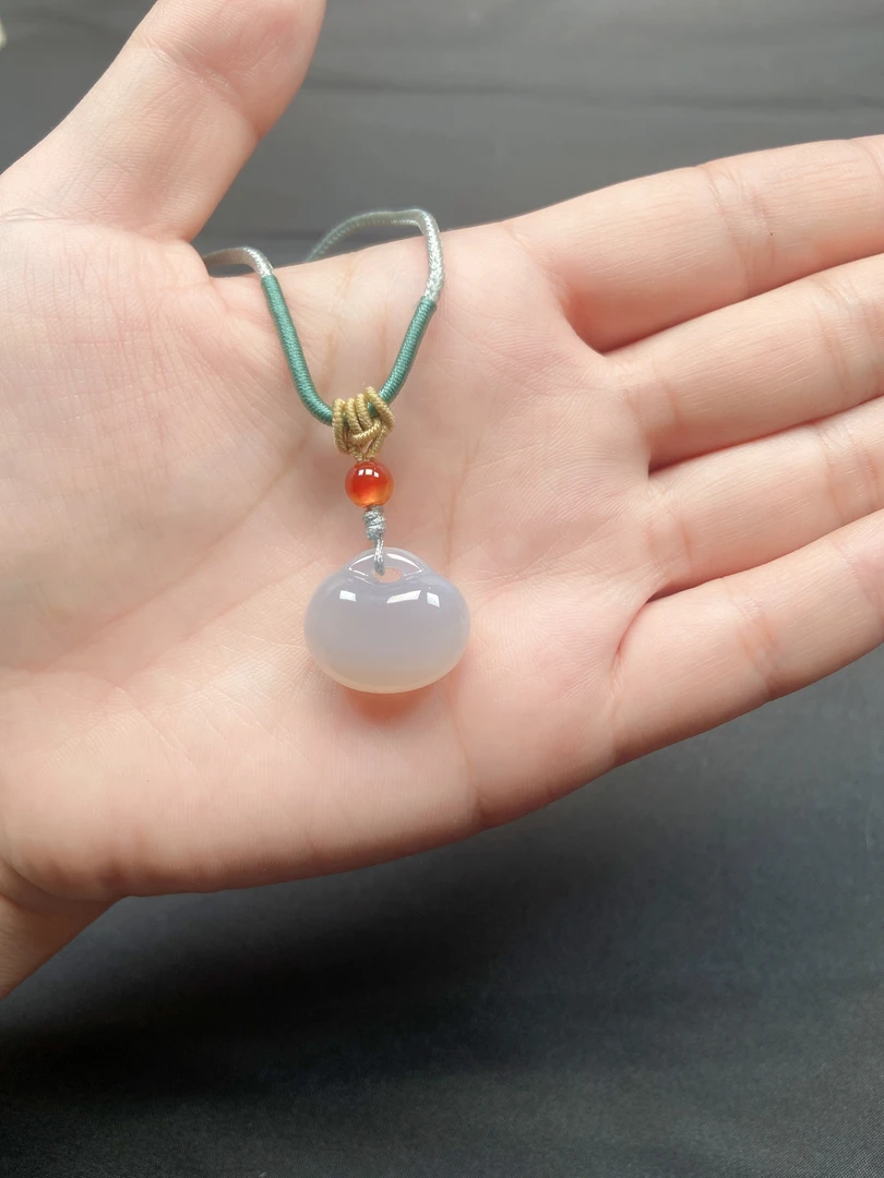 天然玛瑙玉髓吊坠胖福锁烟紫色精致配绳多样性发货