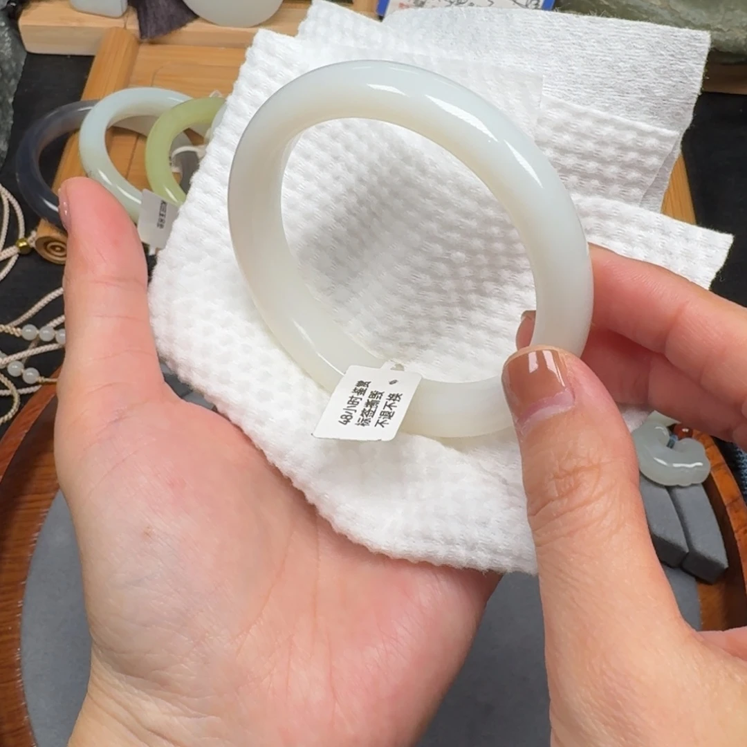 和田玉未镶嵌手镯