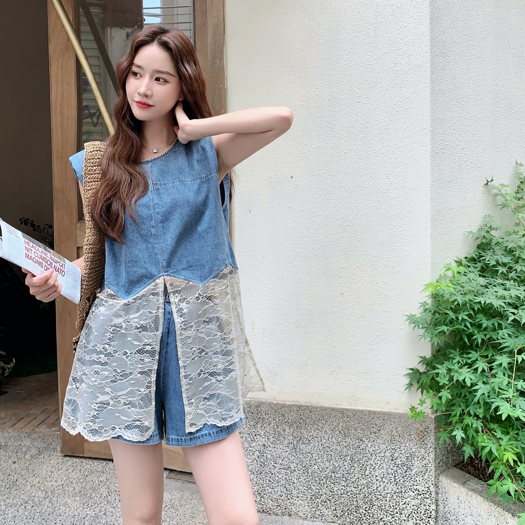 浅蓝色法式设计感牛仔套装女2025夏季新款蕾丝拼接背心短裤两件套
