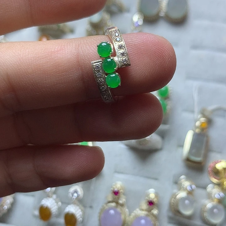 定制翡翠未镶嵌戒指