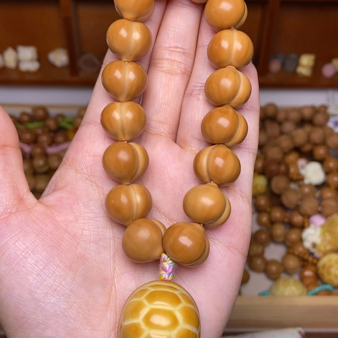 猴头核桃吊坠柯基高定屁桃➕富甲手持