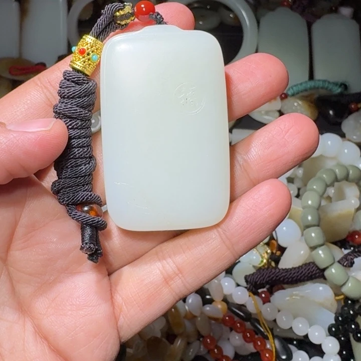 和田玉未镶嵌吊坠(赠链)