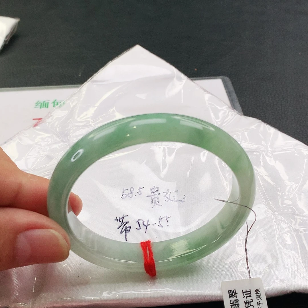 未镶嵌手镯翡翠天然翡翠手镯