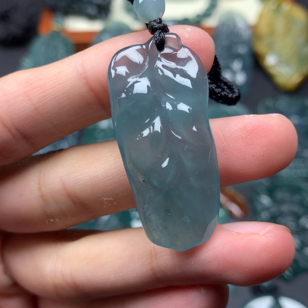 翡翠未镶嵌颈饰叶子