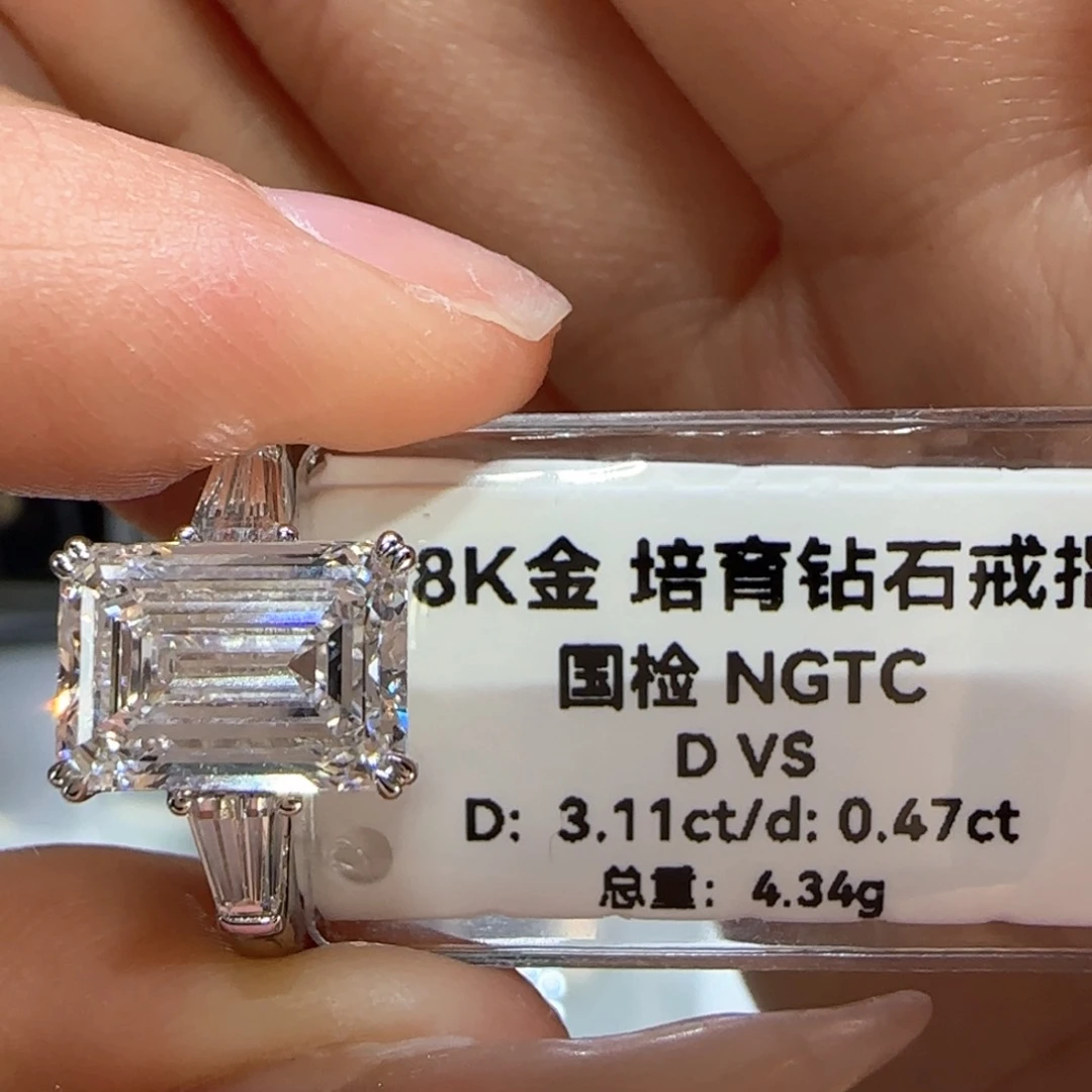 实验室培育钻石18K金镶嵌l**i祖母切3卡13号