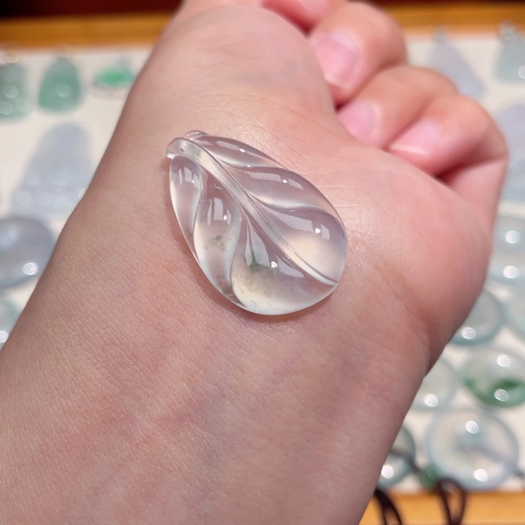 翡翠未镶嵌颈饰叶子