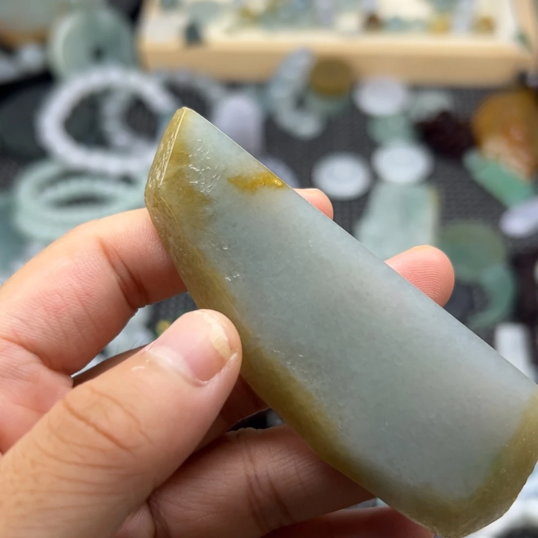 未镶嵌挂件翡翠毛料