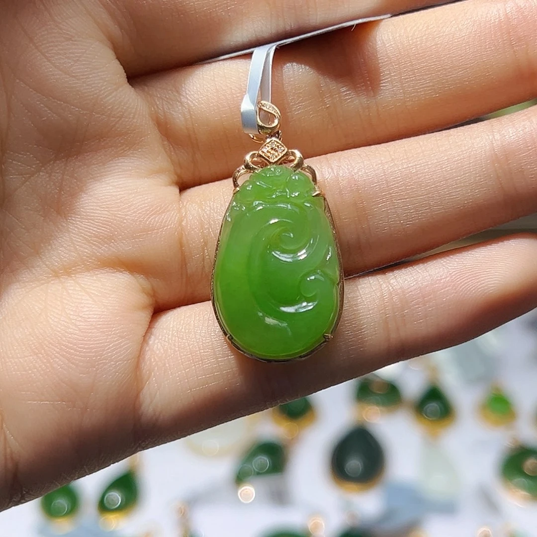 和田玉18K金镶嵌吊坠(赠链)