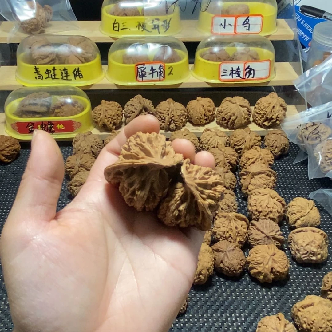 文玩核桃吊坠天**顺核桃异形