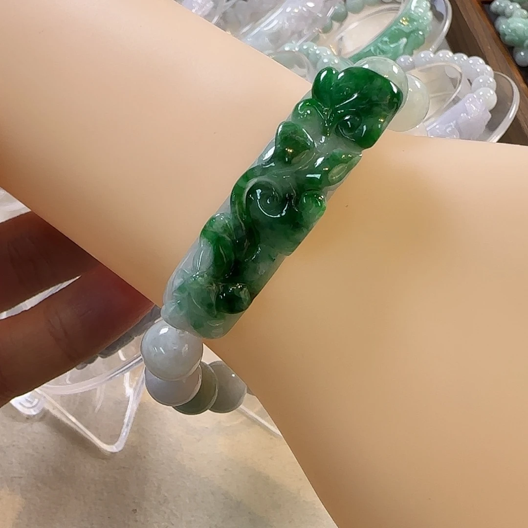 翡翠未镶嵌颈饰手牌