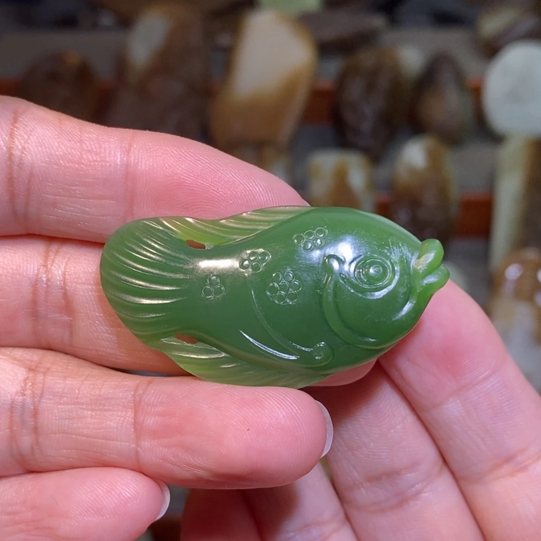 颈饰未镶嵌和田玉（碧玉）