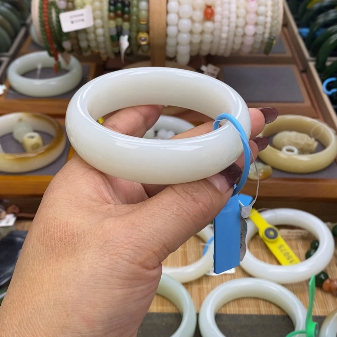 和田玉未镶嵌手镯