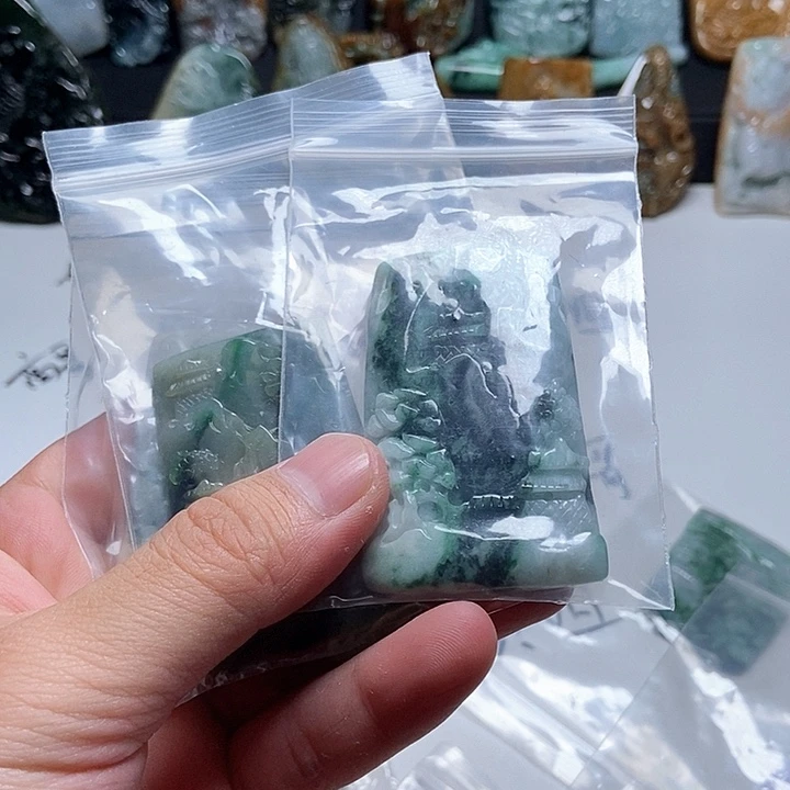 徐***五翡翠未镶嵌颈饰翡翠a货