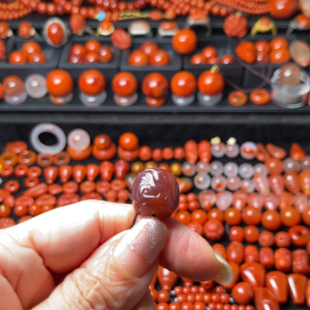 南红玛瑙未镶嵌15.8牛血红老形