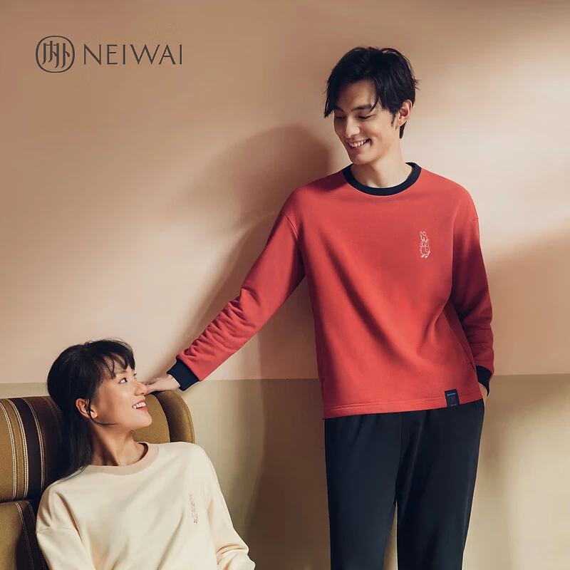 NEIWAI内外比得兔联名新年系列男士长袖刺绣撞色圆领NW231MB3401