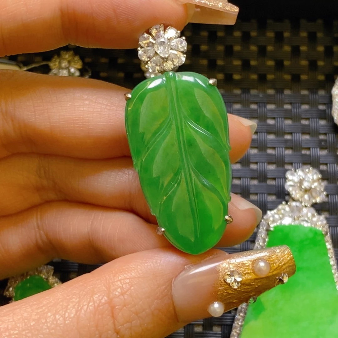翡翠颈饰银S925镶嵌吊坠