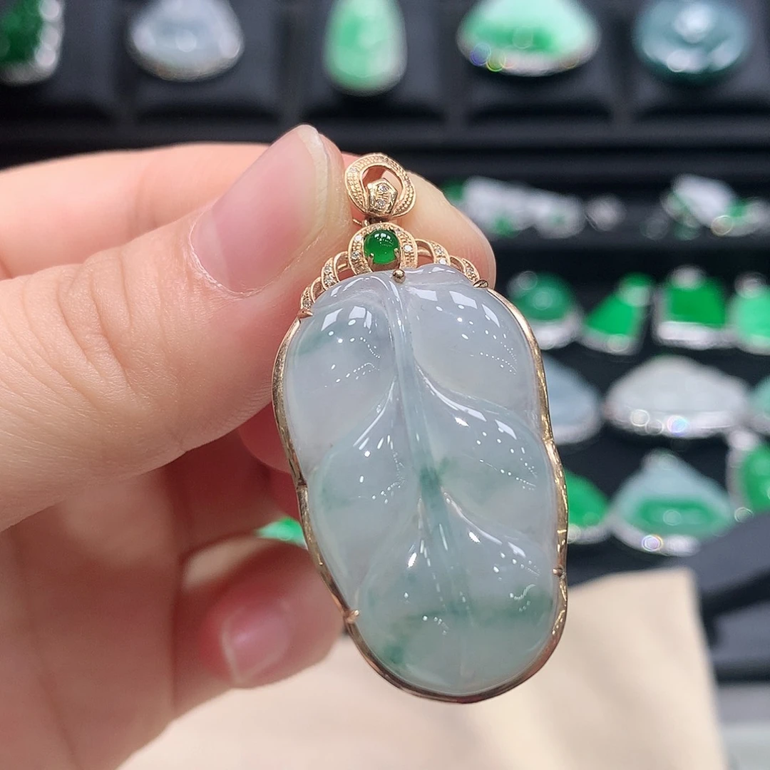 翡翠18K金镶嵌颈饰叶子