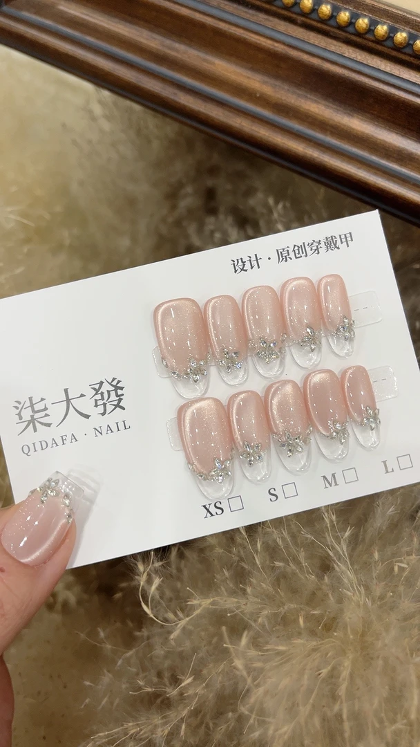 【桃桃芭乐】张呼呼纯手工穿戴甲夏日清透美甲