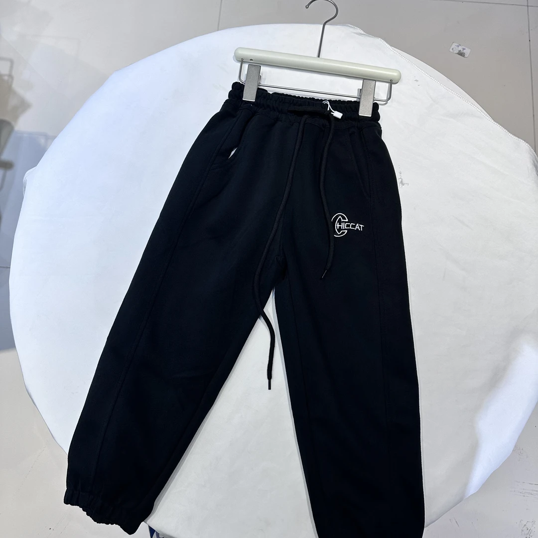 【0006】休闲针织长裤春秋款中童宽松中性运动卫裤