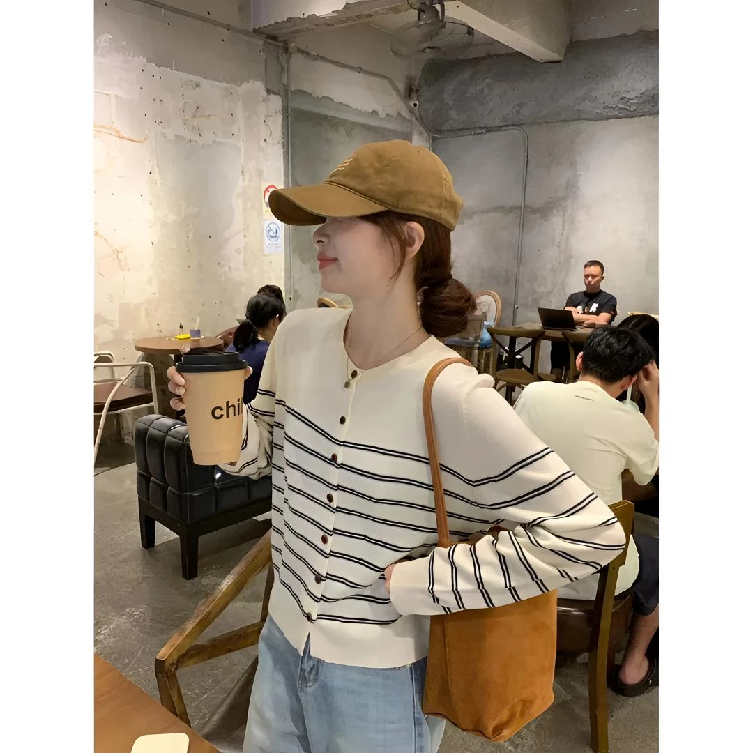 圆领秋季条纹长袖毛衣女2025别致纽扣毛针织衫纯欲慵懒风开衫上衣