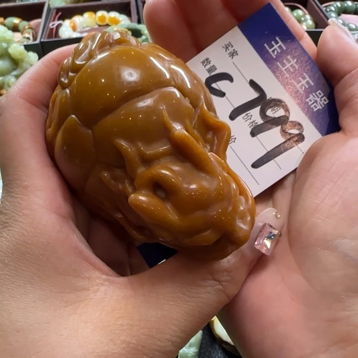 透闪石质玉未镶嵌把件