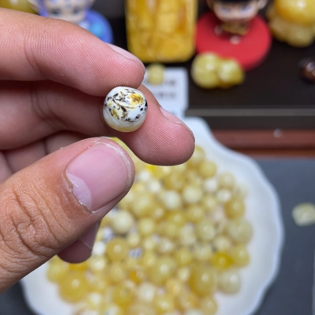 琥珀未镶嵌珠宝奇石